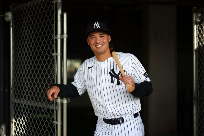 Anthony Volpe’s girlfriend Elle Jowett poses confidently in trendy pink fit for sleek mirror selfie