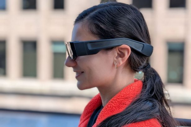 As it preps Specs for the masses, Snap’s Q4 shows revenue growth but fewer daily users