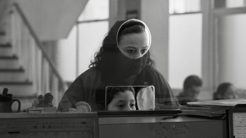 Berlinale ‘Flies’ by Fernando Eimbcke Explores Intergenerational Bonds