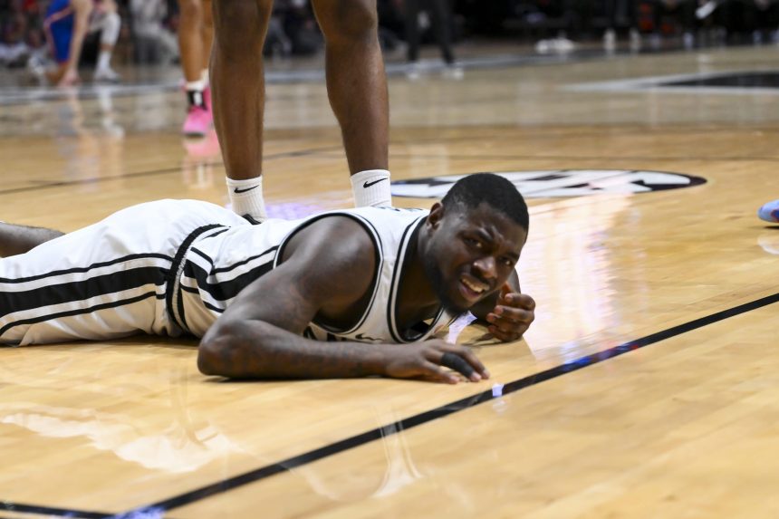 College hoops insider shares Vanderbilt star’s availability ahead of Tennessee clash 