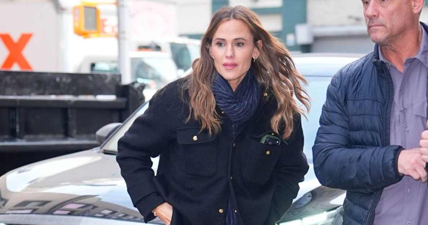 Copy Jennifer Garner’s Flattering Baggy Jeans Look for Just 