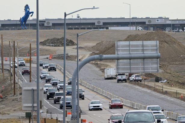 DIA agrees to consider mass transit as solution to Pena Boulevard congestion