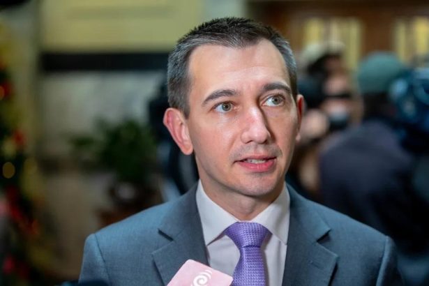 ‘Faster and more efficient’: AI scribe tool being used in emergency departments