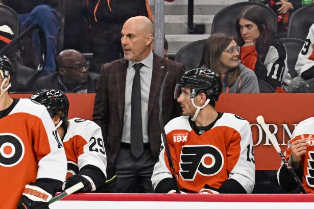 Flyers fans erupt at HC Rick Tocchet after fourth straight loss