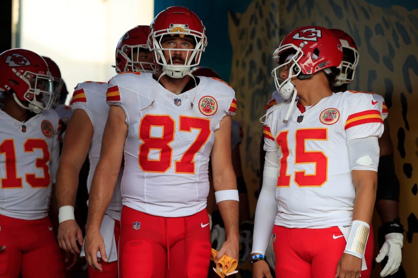 Former Chiefs WR calls out business for suing Patrick Mahomes and Travis Kelce over 1587 Prime Steakhouse