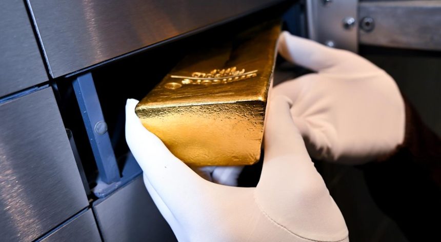 Gold falls nearly K from historic highs before rising again. How to safely diversify a portfolio with precious metals