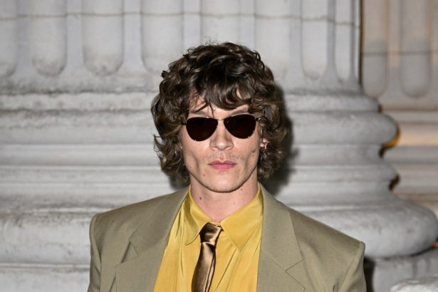 ‘Heated Rivalry’ Star Set as ‘SNL’ Host