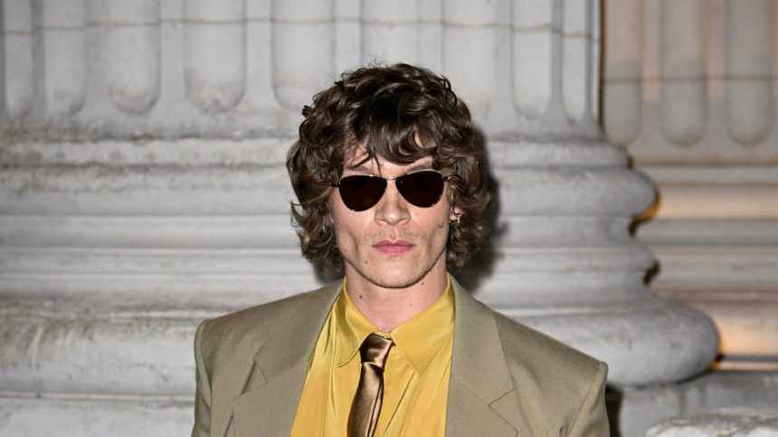 ‘Heated Rivalry’ Star Set as ‘SNL’ Host