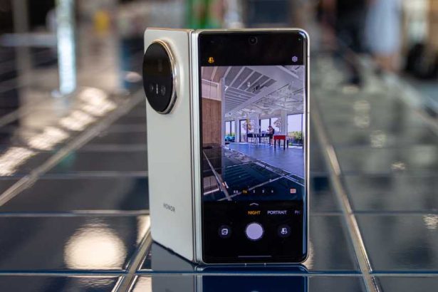 Honor Magic V6 Hands-on Video and Images Leak