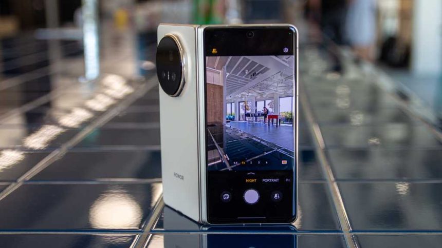 Honor Magic V6 Hands-on Video and Images Leak