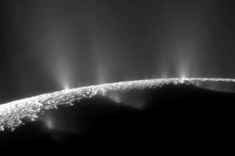 Huge Web of Hidden Electromagnetic Waves Discovered Around Tiny Ice World : ScienceAlert