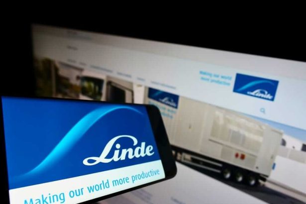 Is Linde plc Stock Underperforming the S&P 500?