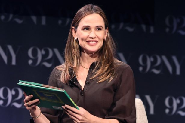 Jennifer Garner Wore This Comfy Trousers Look on Amazon