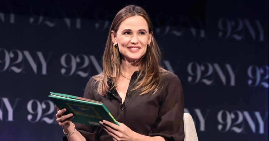 Jennifer Garner Wore This Comfy Trousers Look on Amazon