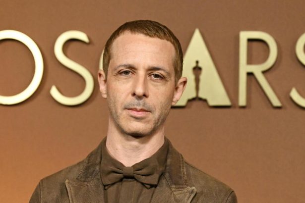 Jeremy Strong Joins Jonathan Franzen Series ‘Crossroads’ for Netflix