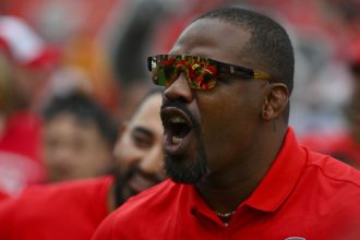 Jon Jones addresses viral arthritis clip, willing to “put it all on the line one last time” at the UFC White House