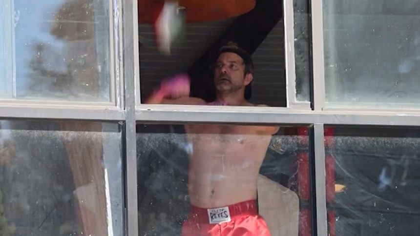 Joshua Jackson Works Out Shirtless at a Boxing Gym in LA, On Video