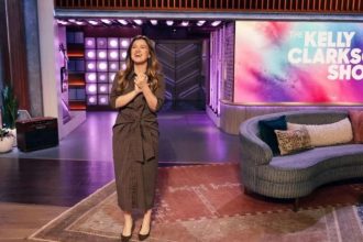 Kelly Clarkson Announces Talk Show Is Ending After 7 Seasons