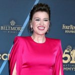 Kelly Clarkson On Coping With Tragic Loss of Kids’ Dad To Cancer