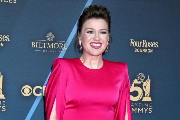 Kelly Clarkson On Coping With Tragic Loss of Kids’ Dad To Cancer