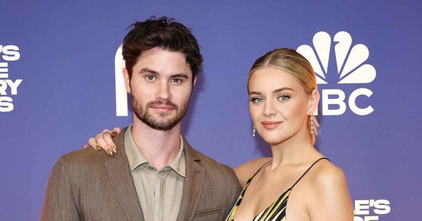 Kelsea Ballerini Agrees With Cheating Post After Chase Stokes Split