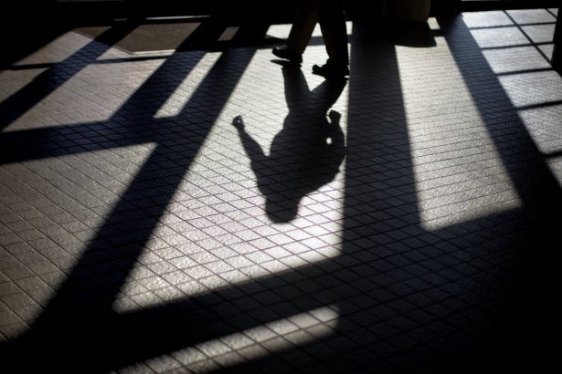 Kids who’d qualify for mental health care are being held in juvenile detention, report finds : NPR