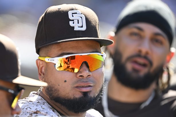 Luis Arraez drops 1-word comment as wife Gladys shares glimpse of family night out after M Giants deal