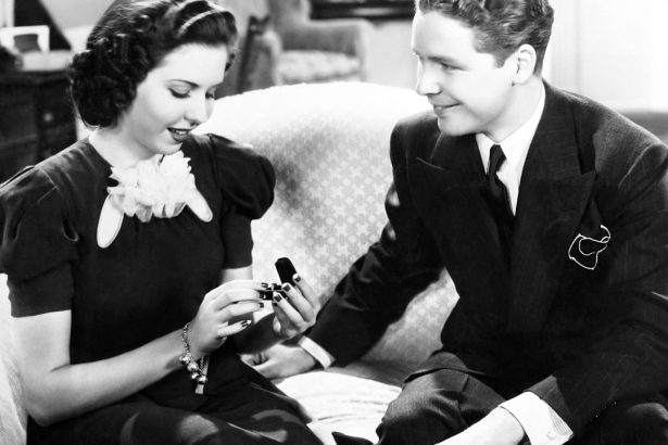 9 Valentine’s Day Proposal Ideas for a Romantic Holiday Engagement