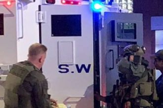 Man with machete surrenders after 3-hour SWAT standoff on Northwest Side