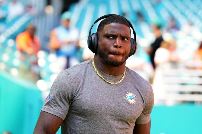 NFL fans react as Tyreek Hill changes IG bio hours after getting released by Dolphins