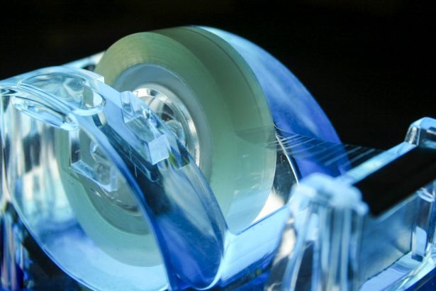 Physicists Finally Reveal Why Sticky Tape ‘Screams’ When You Peel It : ScienceAlert