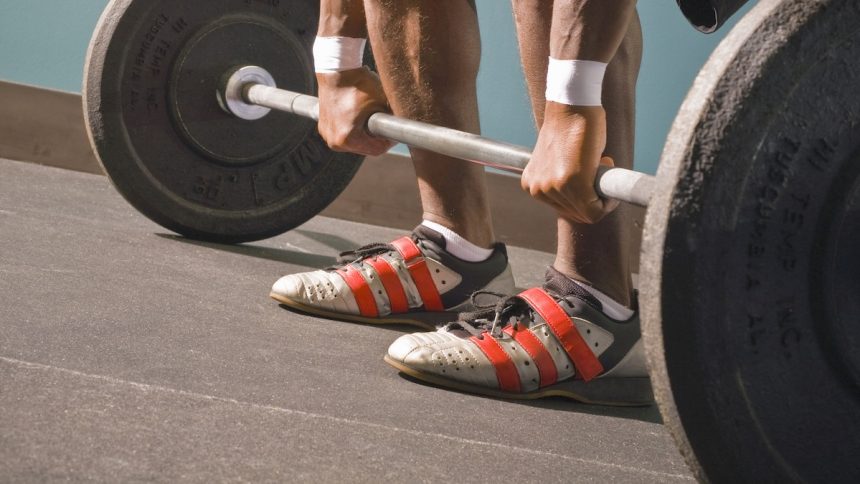 Scientist Reveals The Best Shoes to Wear While Lifting Weights : ScienceAlert