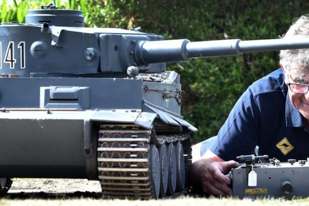Small but mighty: model tank excites exhibition attendees