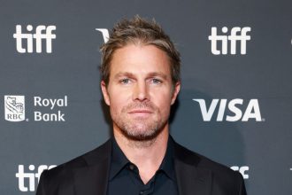 Stephen Amell to Lead Fox Reboot of Lifeguard Drama