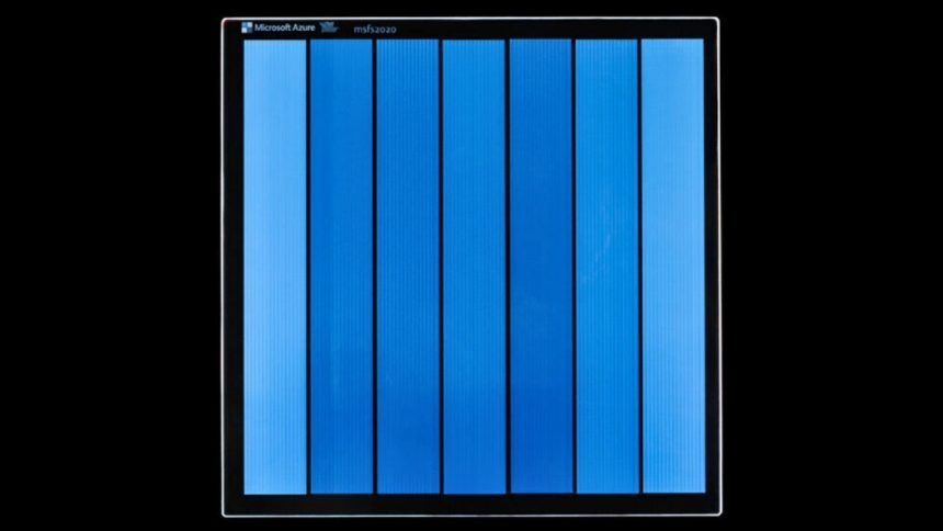 This Tiny Glass Square Could Store 2 Million Books of Data For 10,000 Years : ScienceAlert