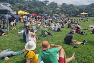 Thousands still attend festival after sewage spill