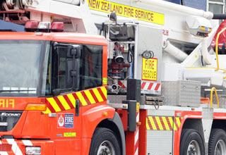 Winds fan vegetation fire near Clyde