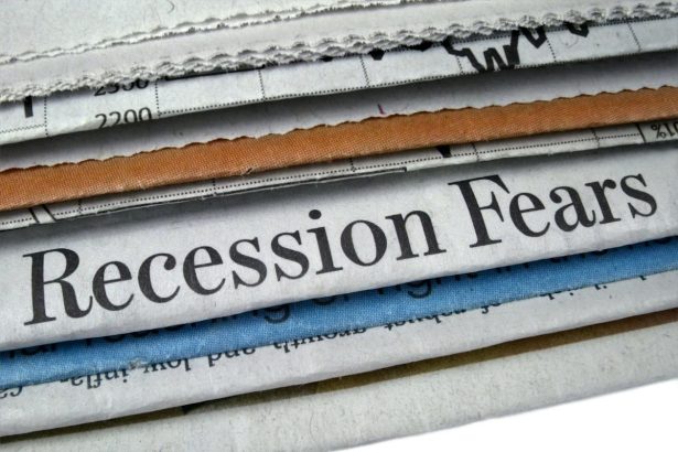 1 Stock That Benefits No Matter Which Way the Economy Goes