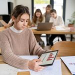 7 things to know about Schwab’s new brokerage account for teenagers