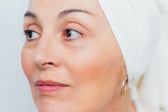 The Best Step-by-Step Shower Routine for Mature Skin, According to Dermatologists