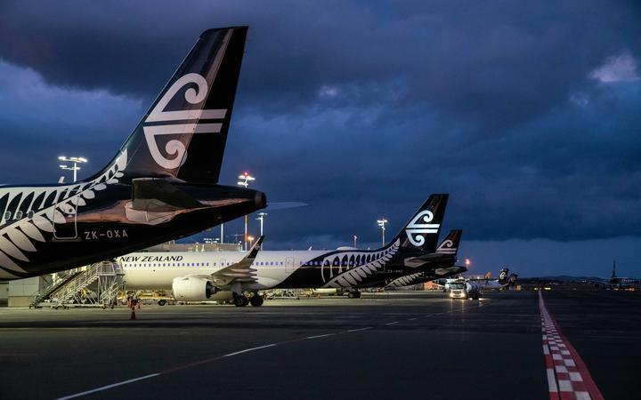 Air NZ suspends earning guidance, warns of price hikes