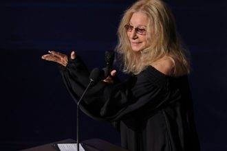 Barbra Streisand Sings ‘The Way We Were’ for Robert Redford at Oscars