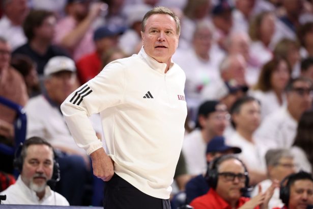 College hoops analyst drops blunt Kansas verdict despite Bill Self & projected No. 1 pick Darryn Peterson pairing