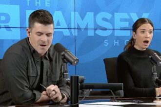 Couple in their 40s have alt=