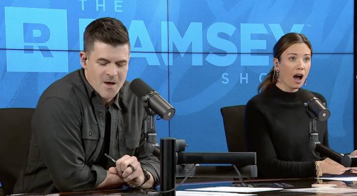 Couple in their 40s have alt=