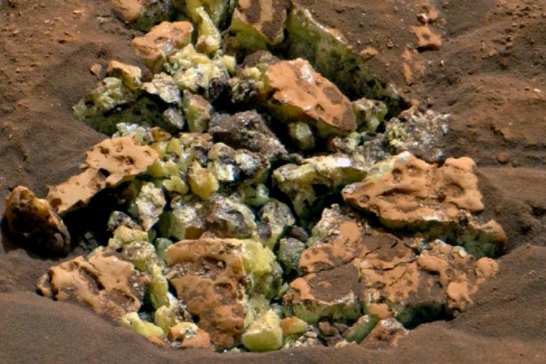 Curiosity Cracked Open a Rock on Mars And Revealed a Huge Surprise : ScienceAlert