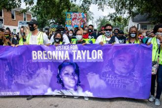 Federal prosecutors ask to dismiss charges against officers in Breonna Taylor raid : NPR