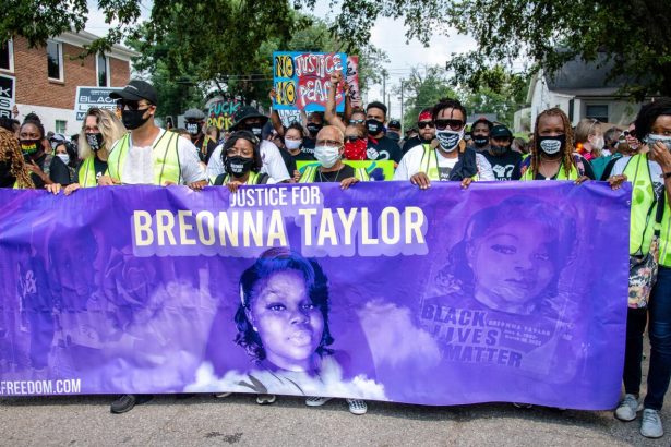 Federal prosecutors ask to dismiss charges against officers in Breonna Taylor raid : NPR