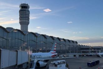 Flights at three DC-area airports halted over ‘strong odor’ at air traffic control center: FAA