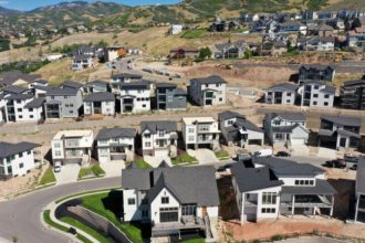 Here’s What Improves Lennar Corporation’s (LEN) Long-Term Earnings Potential